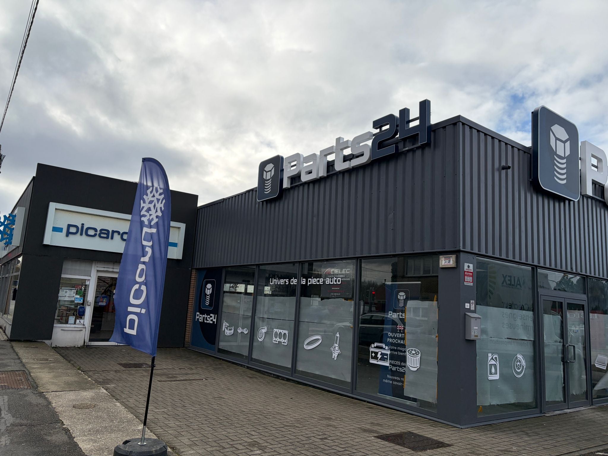 Façade du magasin Parts24 à Liège